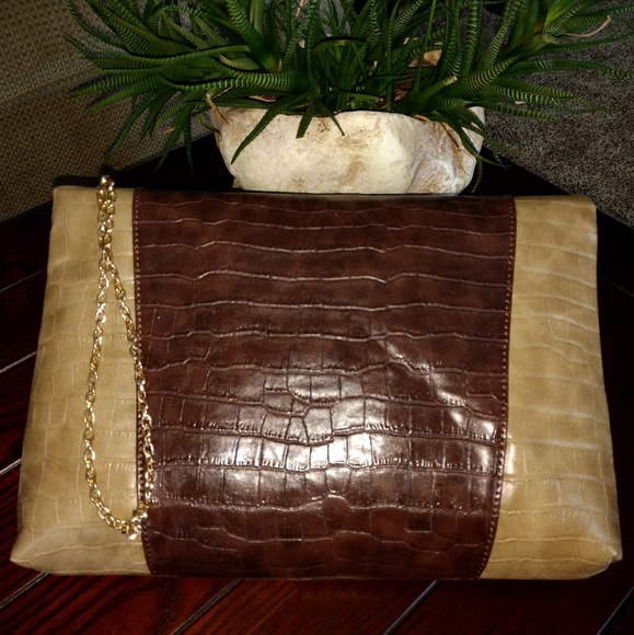 Urban Expressions Envelope Clutch with Chain Strap - Picture 4 of 6